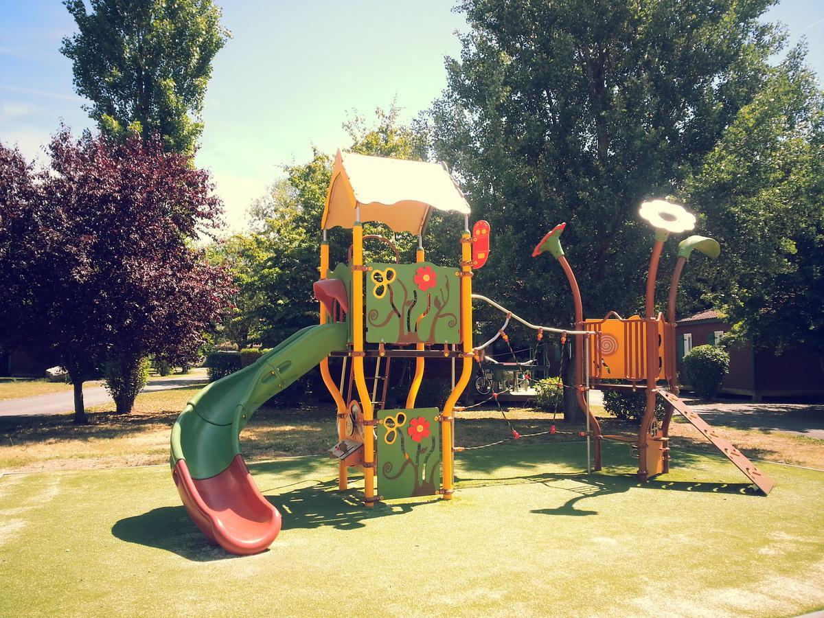 Camping Les Portes Du Beaujolais Anse Exterior photo