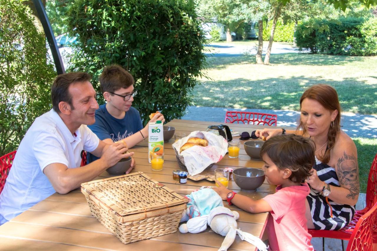 Camping Les Portes Du Beaujolais Anse Exterior photo