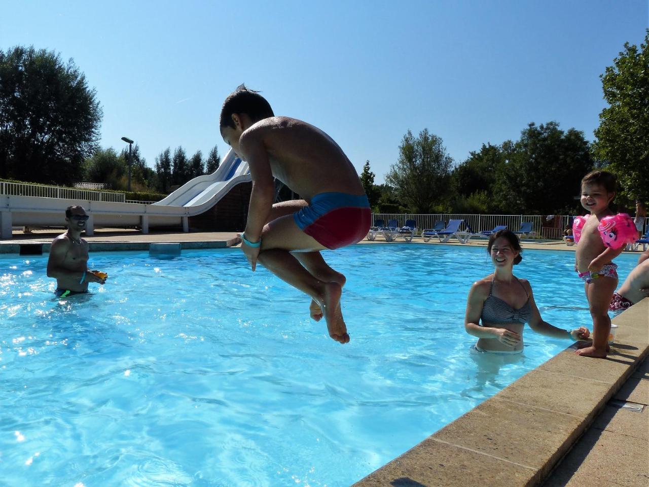Camping Les Portes Du Beaujolais Anse Exterior photo